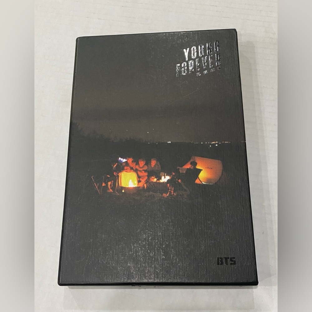 Young Forever (Random cover, incl. 112-page photobook, No Polaroid And No Poster